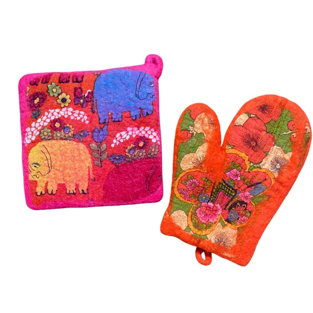 Vintage Floral Elephant Pot Holder and Oven Mitt Set